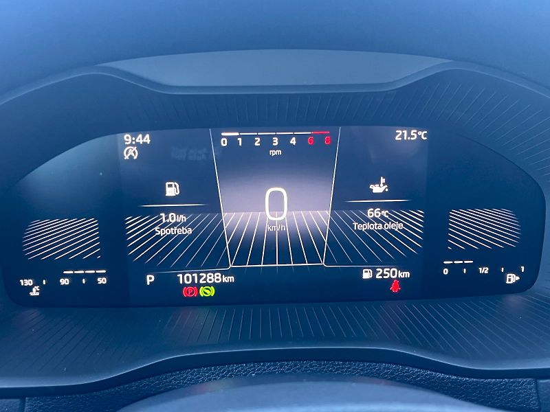 Škoda Karoq (2023) Ambition Plus 1,5 TSI / 110kW - fotka 20 z 31
