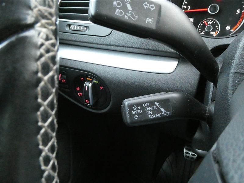 Volkswagen Sharan 2,0 TDi 103kW Cup,2xkola,panor - fotka 36 z 67
