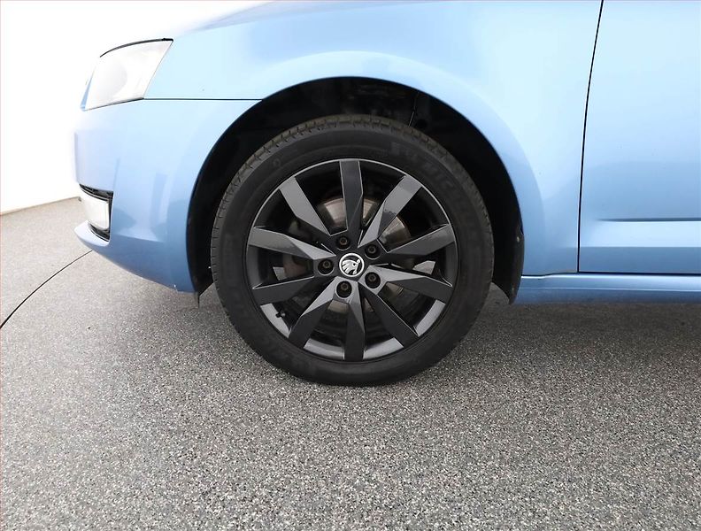 Škoda Octavia (2013) Ambition 1.6 TDI, Tempomat - fotka 19 z 19