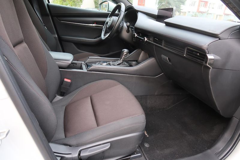 Mazda 3 2,0 X186 AT AWD, Bose,360°kam. - fotka 18 z 29