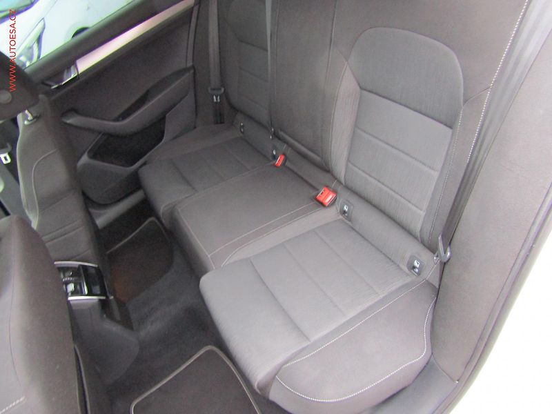 Škoda Superb (2018) 2.0 TDi, ČR, DSG, bixenon - fotka 10 z 18
