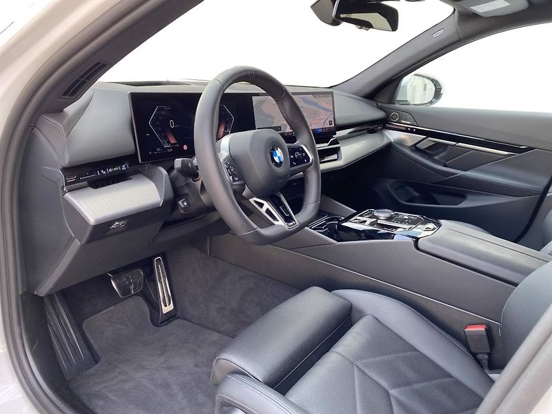 BMW Řada 5 520d xDrive M-Sport Pano Venti - fotka 15 z 24