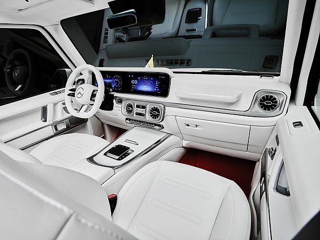 Auto je také vybaveno stahovací střechou, která papeže chrání před nepřízní počasí., zdroj: Profimedia