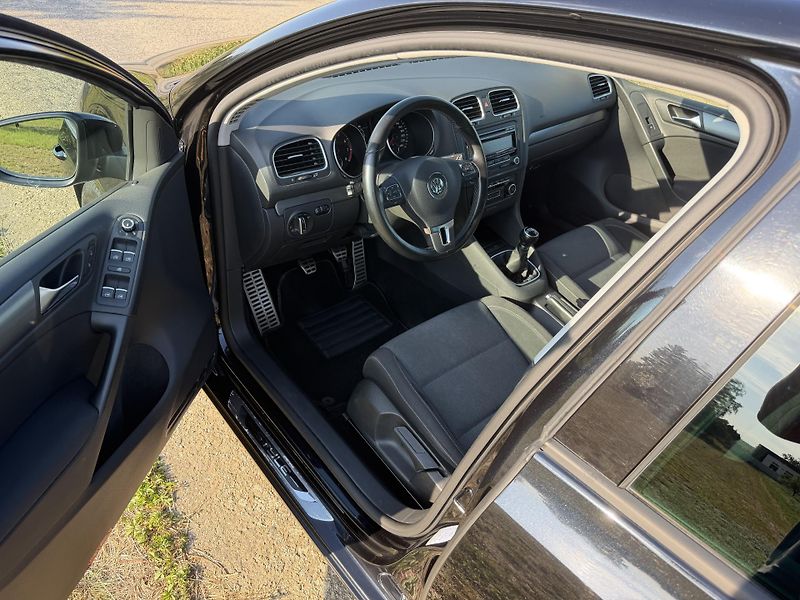 Volkswagen Golf (2011) VI 1,4i16V STYLE 1 MAJITEL - fotka 15 z 66