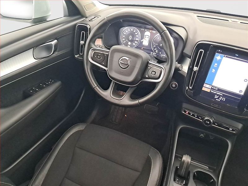 Volvo XC40 (2019) Momentum D3 AWD - fotka 7 z 18