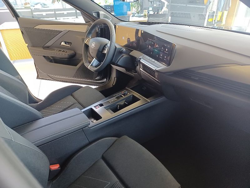 Opel Astra (2026) ST ULTIMATE Hybrid 1,2T 145kAT - fotka 28 z 28