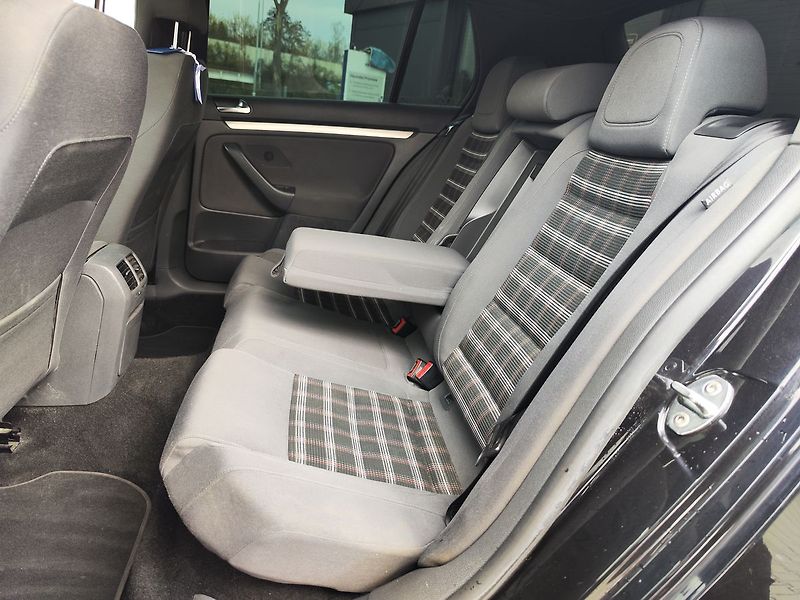 Volkswagen Golf 2.0 TFSI/147kW GTI - fotka 10 z 23