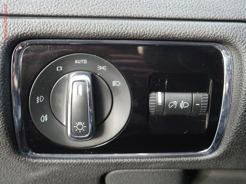Škoda Superb (2012) 2.0TDi 4x4, AC, TZ, park - fotka 17 z 20