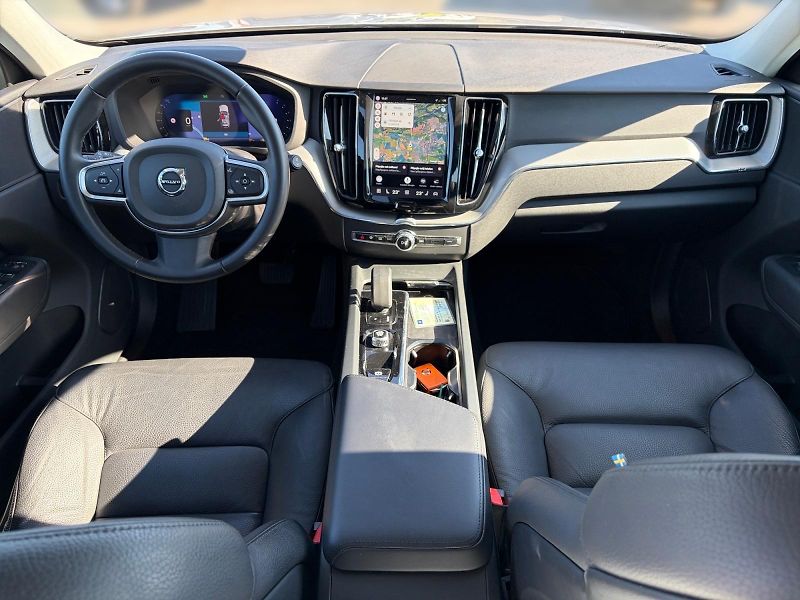 Volvo XC60 (2023) CORE B4 D 145kW 4x4 AWD CZ DPH - fotka 9 z 11
