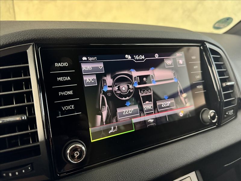 Škoda Karoq 2,0 TDi  Sportline LED Virtual - fotka 39 z 47