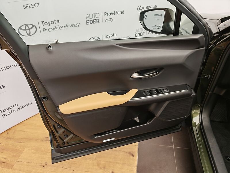 Lexus UX 300h F Sport Design 300H - fotka 21 z 33