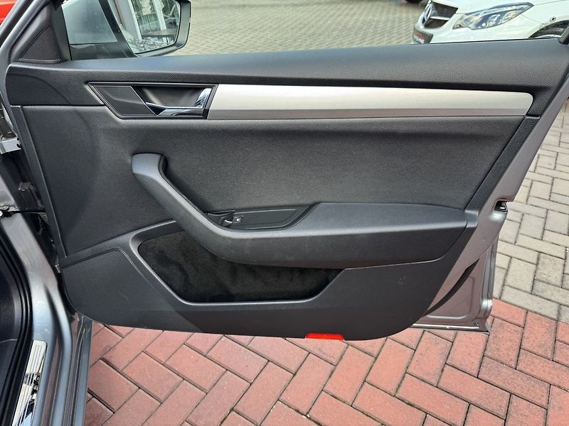 Škoda Superb (2019) 1.5TSi Xenony Navi Panorama - fotka 17 z 50