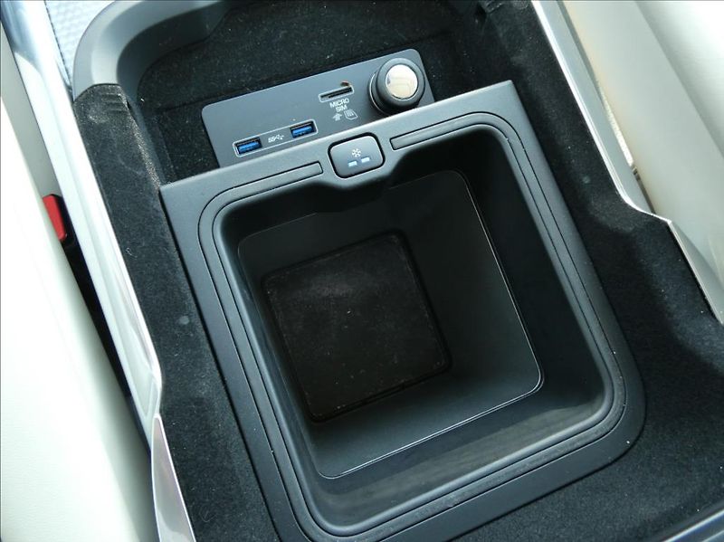 Land Rover Range Rover Sport 3,0 D300 HSE,ČR,2.maj,tažné - fotka 34 z 38