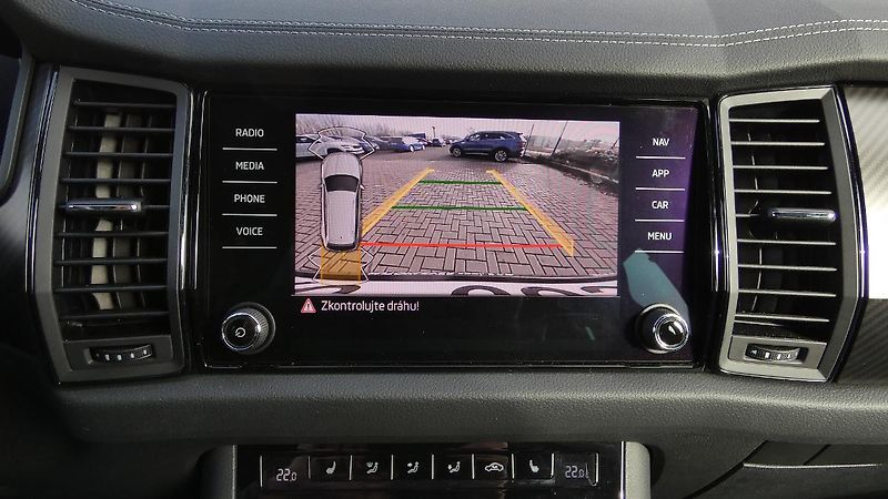 Škoda Kodiaq 2,0 TDI DSG 4x4 Sportline - fotka 16 z 25