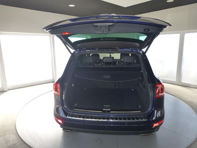 Volkswagen Touareg (2011) 3,0TDI*NAV*PANORAMA*TAŽNÉ 3,5T - fotka 29 z 33