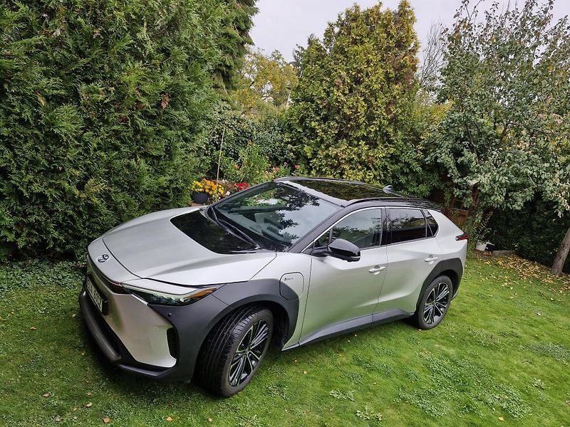Toyota bZ4X (2025) plná výbava, nevyužité - fotografie inzerátu