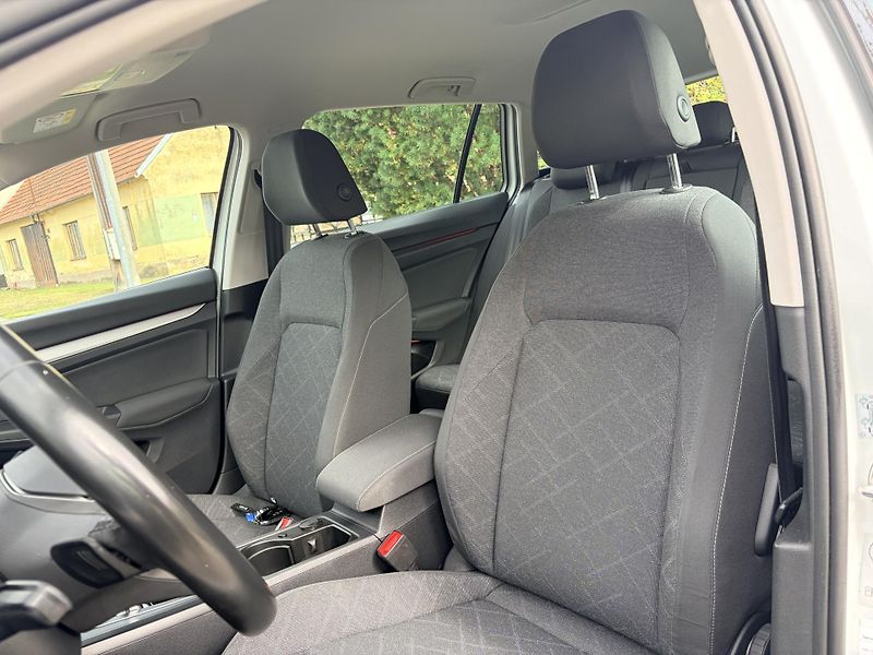 Volkswagen Golf Variant 2.0TDI DSG 110KW LED  - fotka 12 z 48