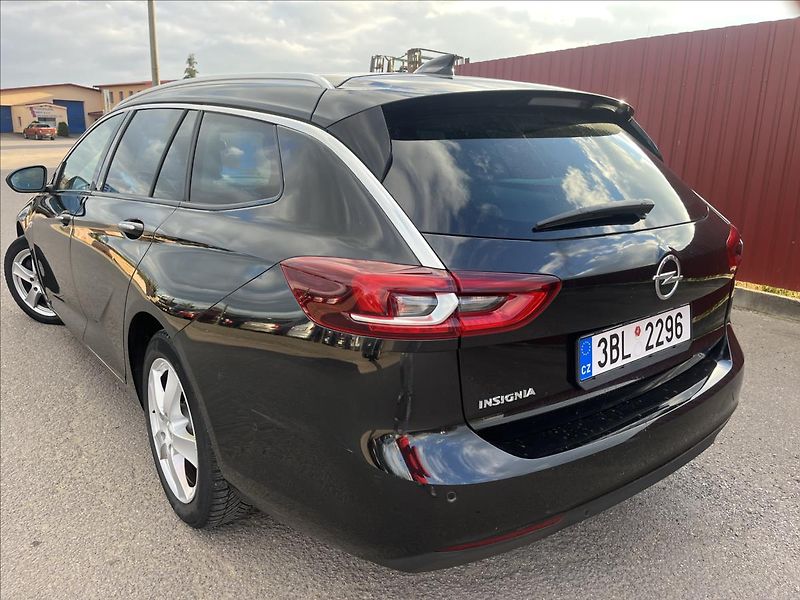 Opel Insignia 1,6 CDTi 100kW SPORTS TOURER - fotka 41 z 43