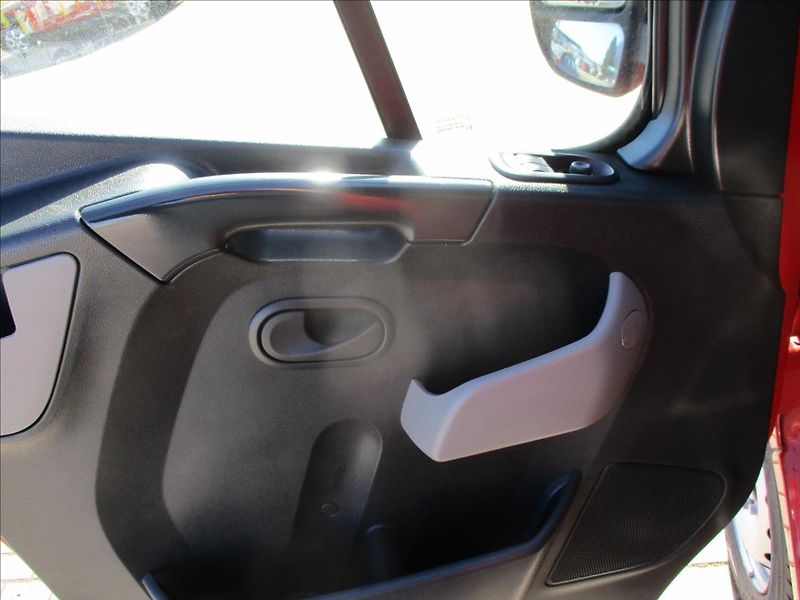 Renault Master 2,3 dCi 110k COOL DPH 12xCZaut - fotka 9 z 35