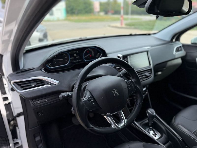 Peugeot 2008 ALLURE 1.2PT 110 EAT6 - fotka 24 z 27
