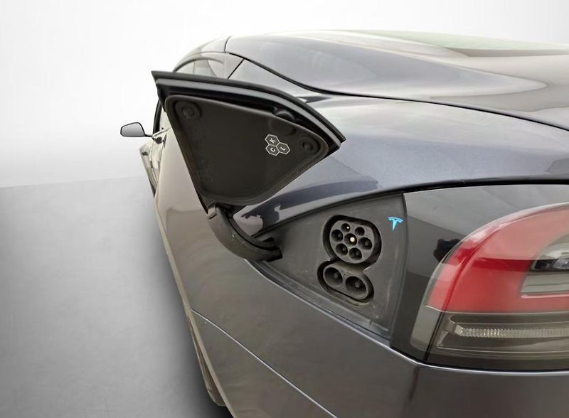 Tesla Model S LR AWD Vzduch Pano. Kam Yoke - fotka 31 z 35