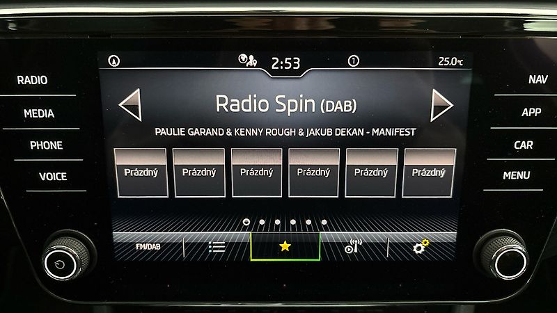 Škoda Superb 2.0 TDI DSG Ambition Combi - fotka 11 z 26