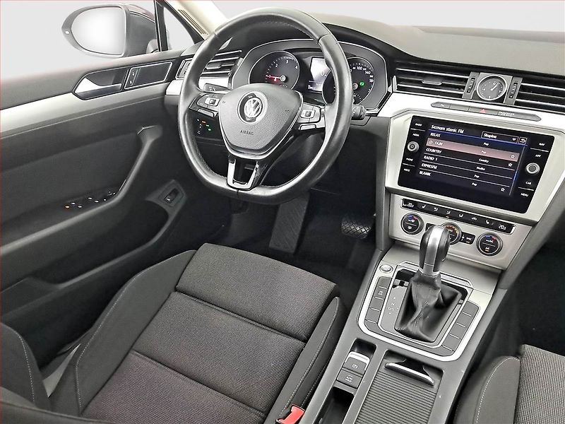 Volkswagen Passat (2018) 2.0 TDI, Automat, Navi - fotka 7 z 21