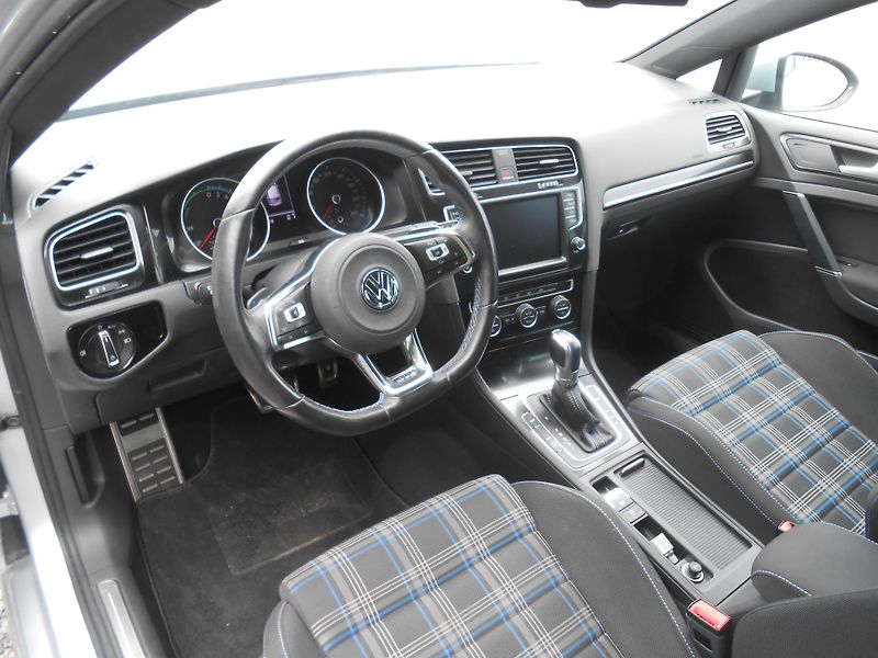 Volkswagen Golf GTE,PLUG-inHybrid,72TKm! - fotka 25 z 40