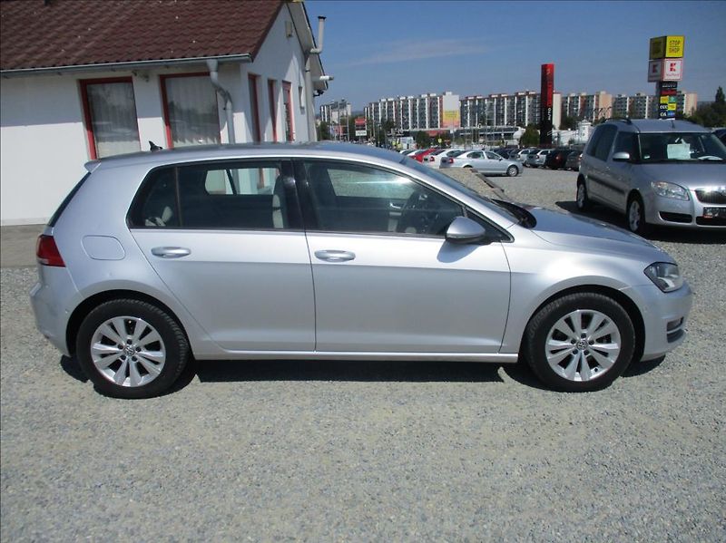 Volkswagen Golf 1,2 TSI,NAVI,digiklima,servis, - fotka 4 z 36
