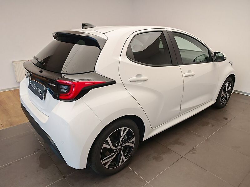Toyota Yaris 1.5 Hybrid e-CVT Style - fotka 6 z 35