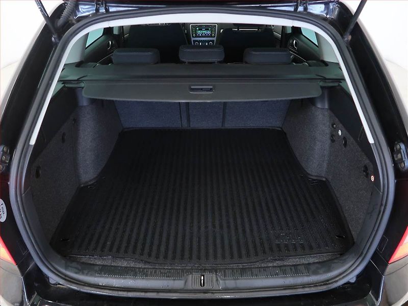 Škoda Octavia (2011) 1.6 TDI 4x4, 4X4, Tempomat - fotka 13 z 14
