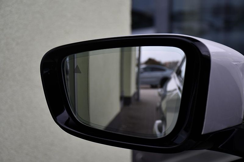 BMW Řada 5 530e PHEV M-SPORT xD HUD 1M ČR - fotka 29 z 39