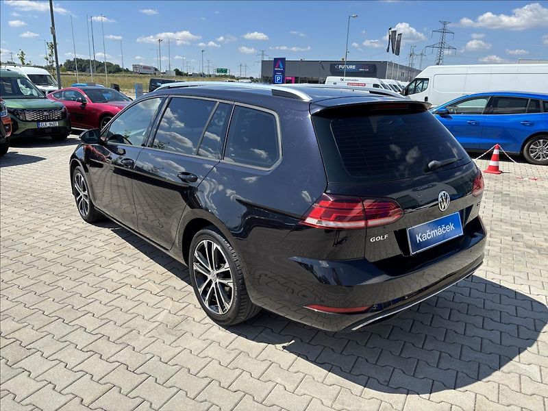 Volkswagen Golf 1,0 TSI 81 kW Comfortline - fotka 3 z 48