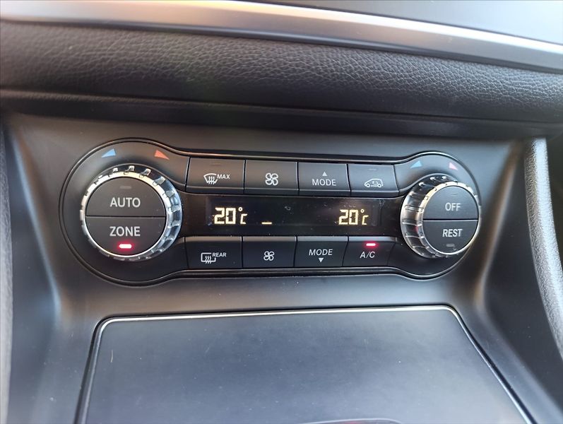 Mercedes-Benz GLA 2,2 200d Kamera Navi Kůže LED - fotka 19 z 38