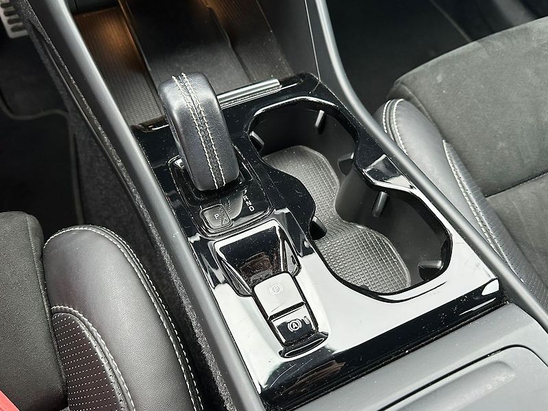 Volvo XC40 B4 R-Design - fotka 10 z 15