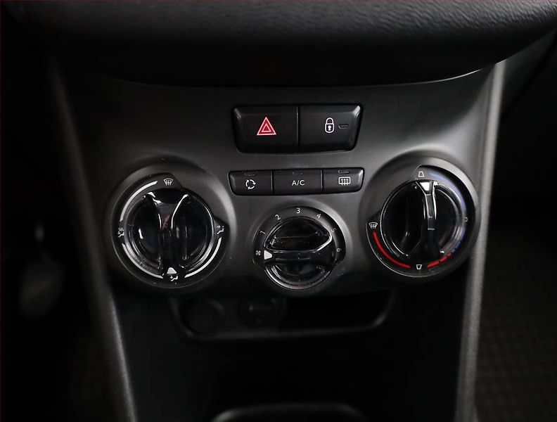 Peugeot 208 (2016) 1.2 PureTech, ČR,1.maj - fotka 11 z 15
