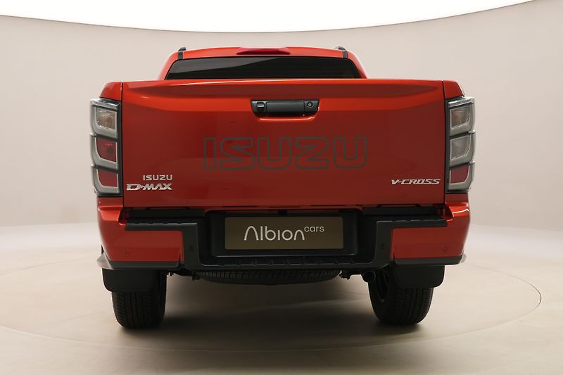 Isuzu D-Max (2026) Double Cab 2,2 V-Cross 4x4 AUT - fotka 4 z 28
