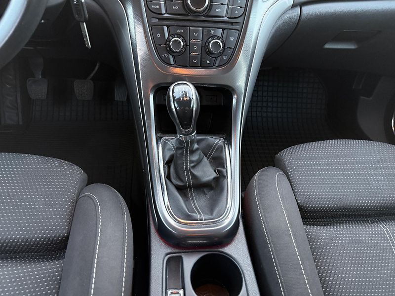 Opel Astra 1.7CDTi 81kW Xenony ČR - fotka 13 z 17