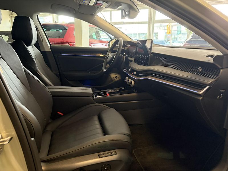 Škoda Superb 2.0TDi L&K 142kW 4x4 - fotka 18 z 25