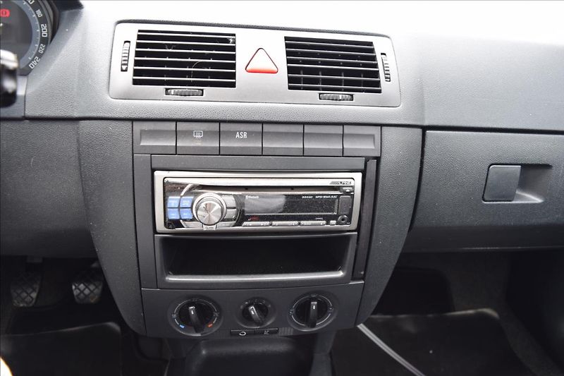 Škoda Fabia 1,4 i 74KW TAŽNÉ KLIMA PO STK - fotka 39 z 46