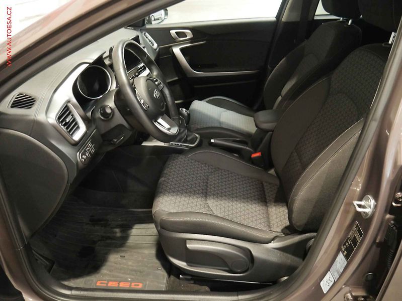 Kia Ceed (2021) 1.5T-GDI, 1.maj,ČR, servis - fotka 9 z 20