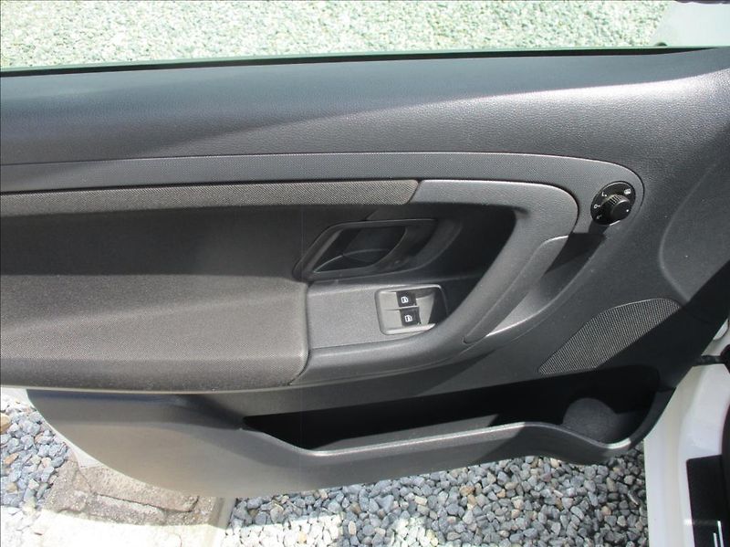 Škoda Fabia 1,4 i 16v, klima,servis,tažné, - fotka 12 z 34