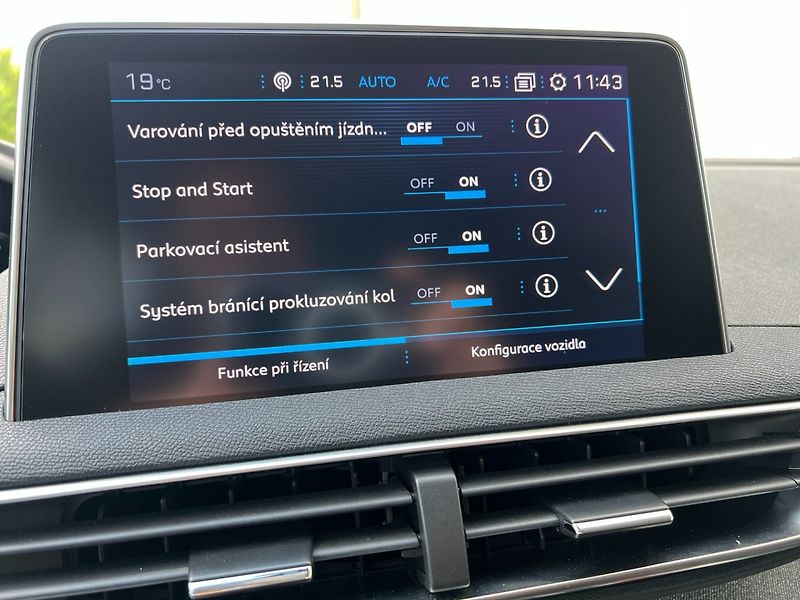 Peugeot 5008 (2018) 1.2PT 96kW A/T! 7míst! Allure! - fotka 32 z 41