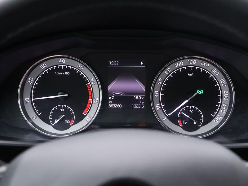 Škoda Superb 2,0 TSI 206kW DSG 4x4 CZ L&K - fotka 23 z 45