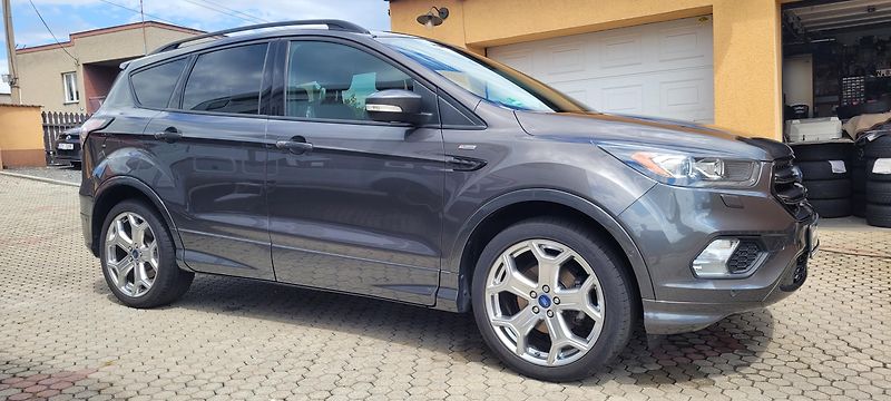 Ford Kuga (2016) 1,5 110kW ST-Line Bi-Xenony - fotka 4 z 45