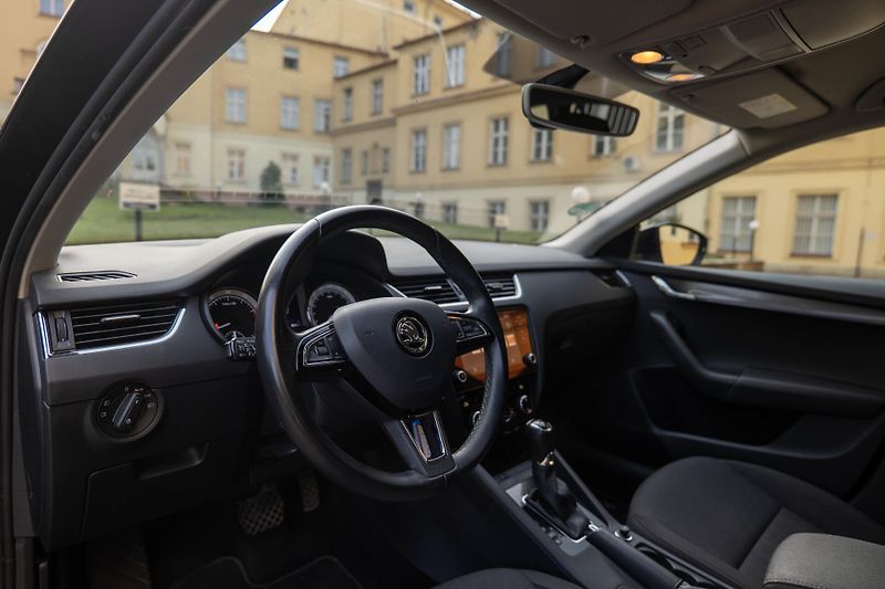 Škoda Octavia 1.4 TSI 110 kW DSG Tažné CarPl - fotka 10 z 34