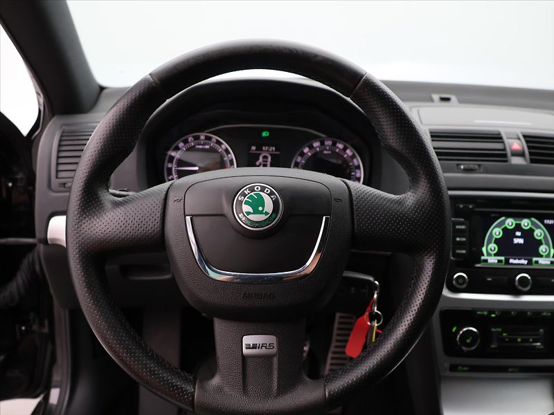Škoda Octavia 2,0 TDI RS 125kW Xenon Navi - fotka 17 z 33