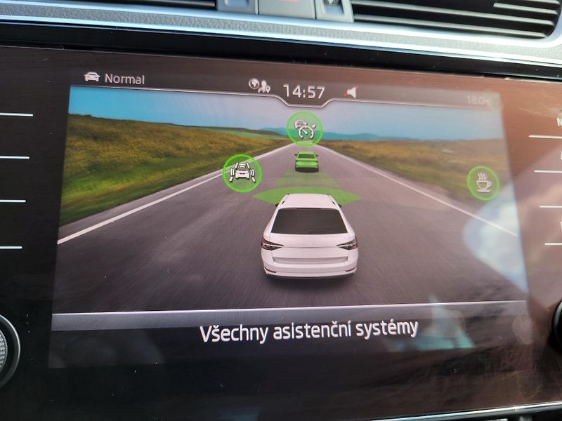 Škoda Superb III FL combi 1.5 TSI DSG STYLE - fotka 17 z 46