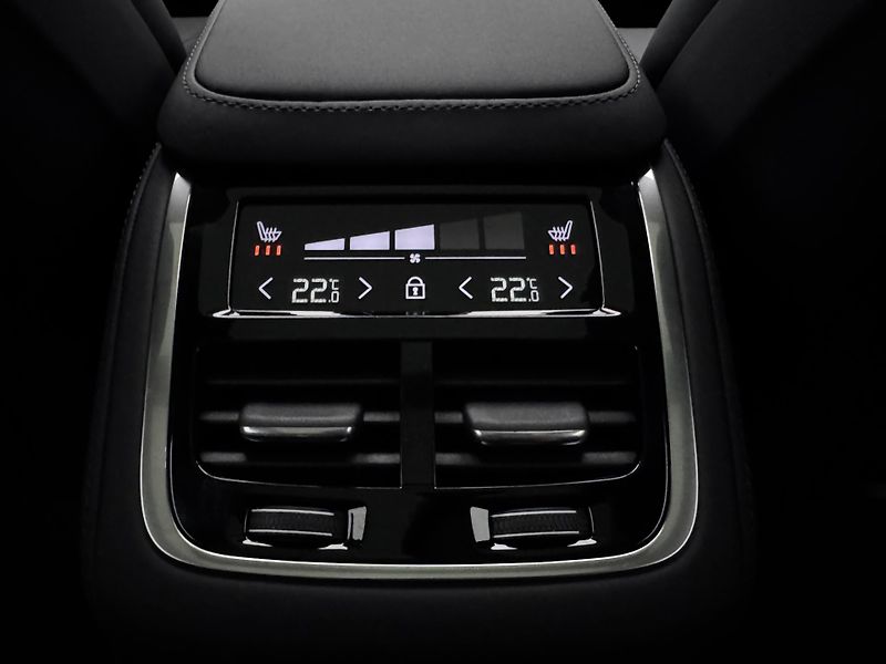 Volvo XC90 (2026) T8 AWD Plug-in ULTRA DARK 7m - fotka 23 z 29