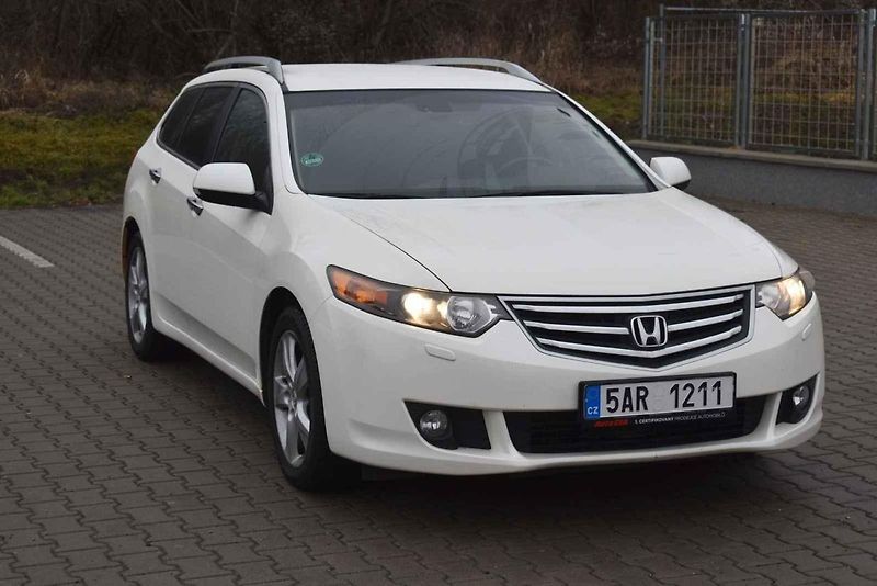 Tentokrát jsem otestoval dvanáctiletý kombík Honda Accord